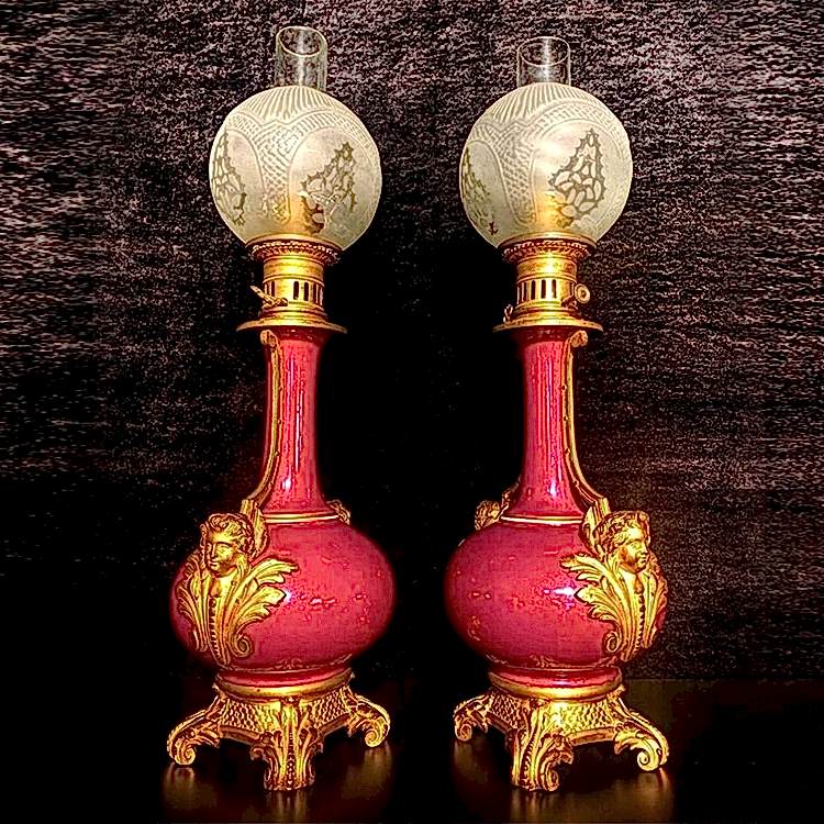 Fransız Eros Aplikeli Bronz Gaz Lambası